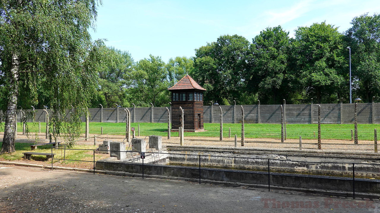 013  Auschwitz concentration camp_2019